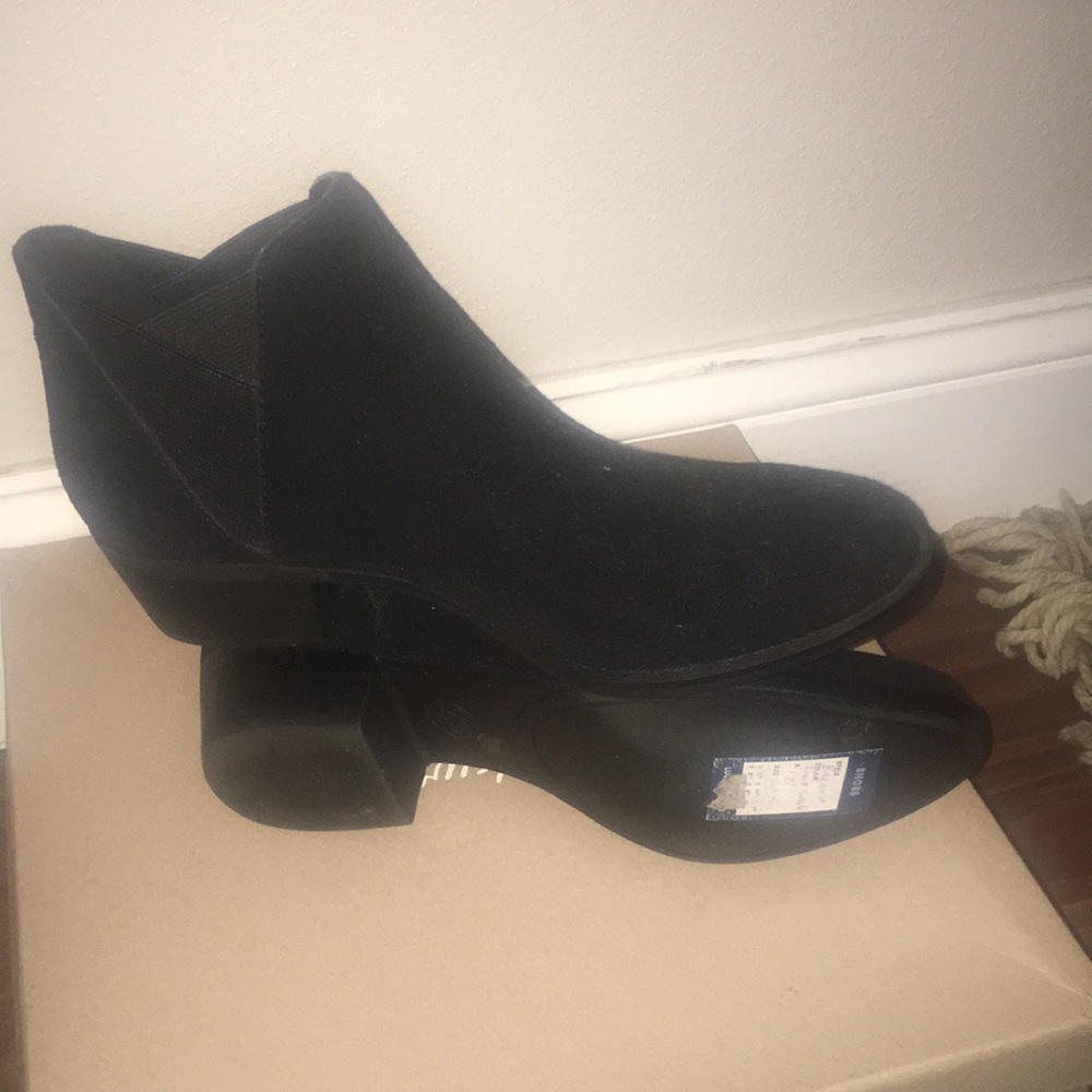 Black lucky brand boots